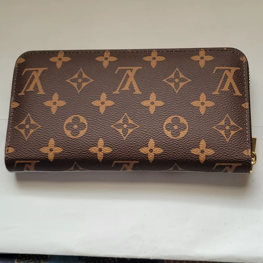 Fashion Nova Brown Wallet with City Art - Picture 2 of 7